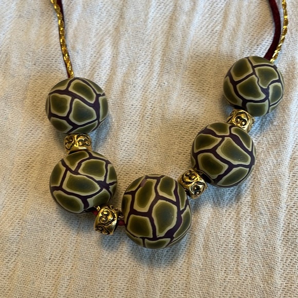 Clay beaded necklace - Picture 2 of 3